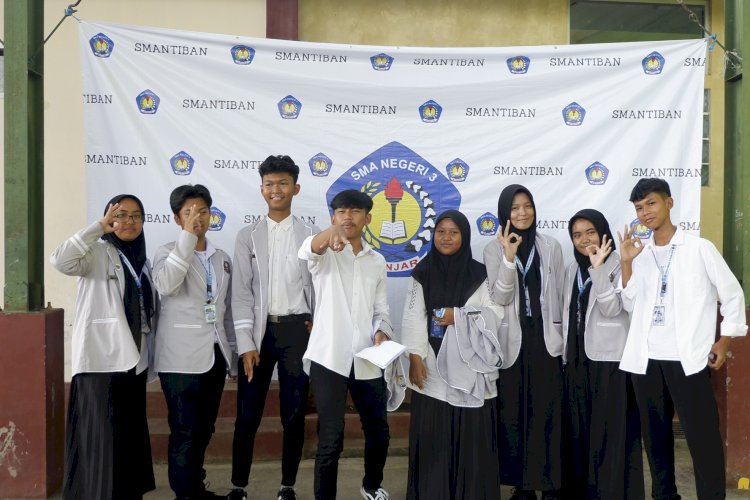 MENANAMKAN SIKAP DEMOKRATIS PADA SISWA MELALUI PEMILIHAN KETUA OSIS